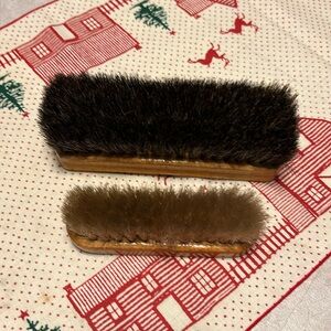 2 vintages horsehair shoe brushes perfect in vignette to hold photo’s or cards